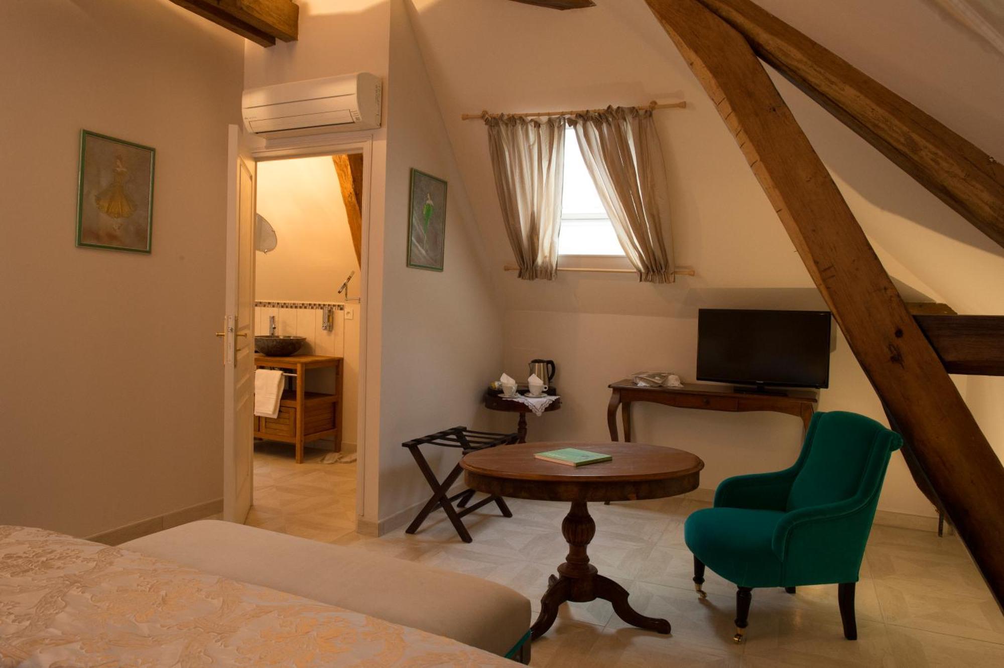 Aux Charmes De Maintenon Room photo