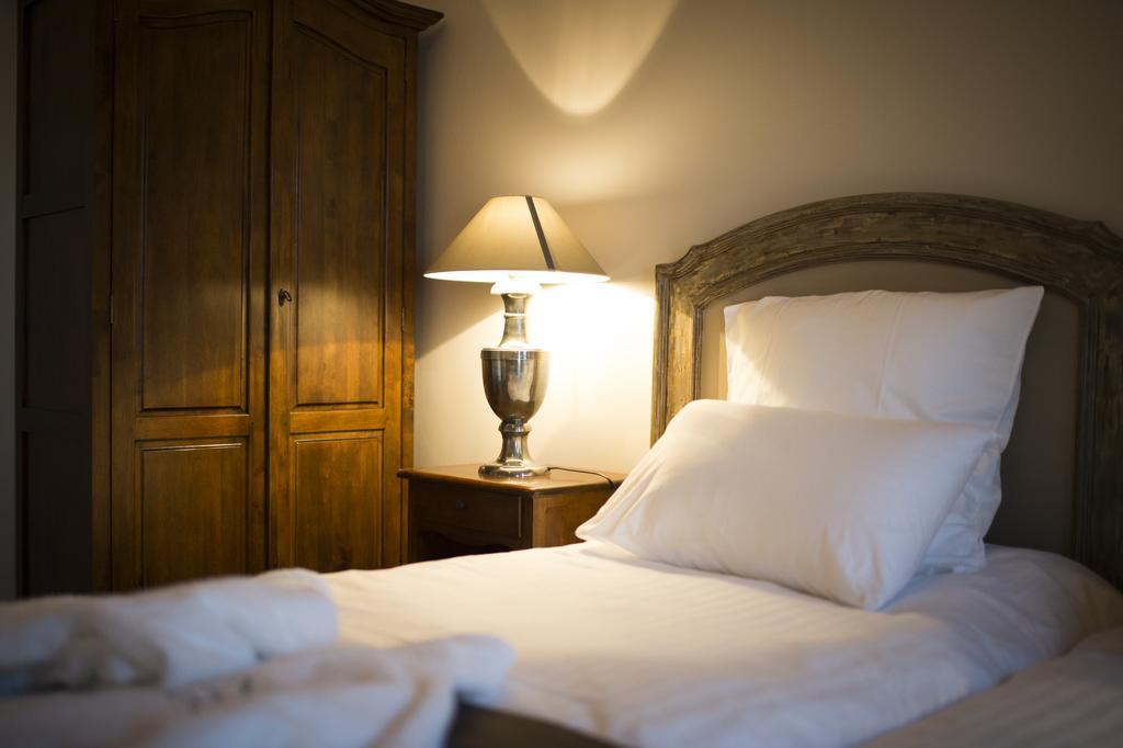 Aux Charmes De Maintenon Room photo