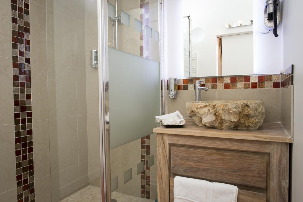 Aux Charmes De Maintenon Room photo