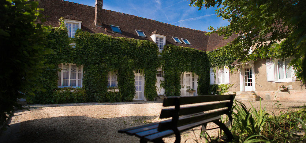Aux Charmes De Maintenon Exterior photo