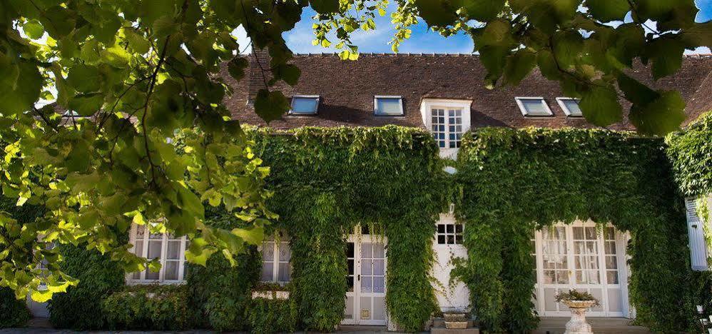 Aux Charmes De Maintenon Exterior photo